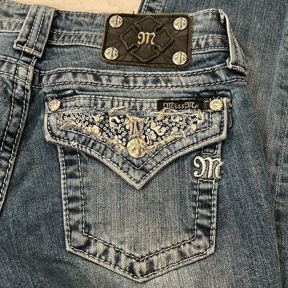 Miss Me Embellished Cuffed Capri Women’s Jeans Size 27 - Picture 1 of 16